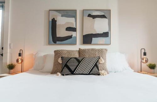 Kensington Casa | 4 Bed Home Along River Near DT AC Hot Tub