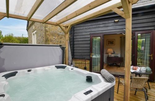 Kingsnorth Casa | 4 Bed in Ashford 86647