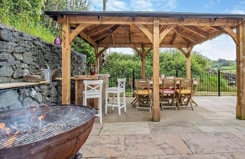 Brecon Casa | 4 Bed in Cray 82529