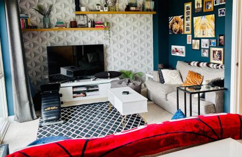 Penarth Casa | 4 bed Townhouse with spectacular views 4 miles from Cardiff 10min drive or train journey to city centre