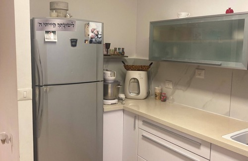 Rishon LeTsiyon Apartamento | 4-bedroom apartment. Clean, with a lot of space, light. next to shopping centre