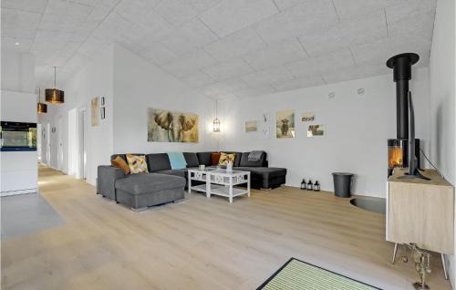 Kramnitse Casa | 4 Bedroom Beautiful Home In Rødby