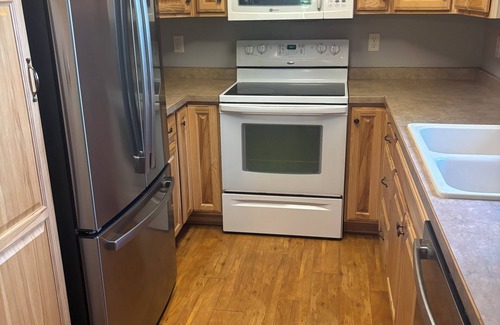 Alexandria Cabina | 4-bedroom cabin in enchanting Alexandria with WiFi, AC