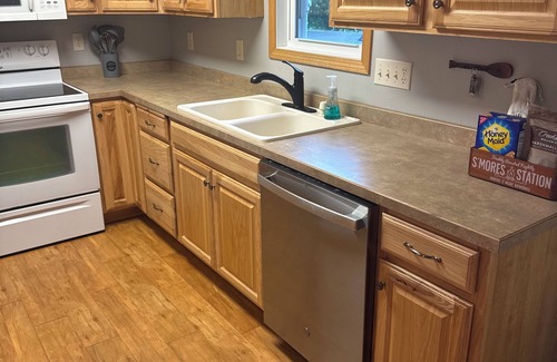 Alexandria Cabina | 4-bedroom cabin in enchanting Alexandria with WiFi, AC