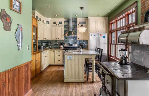Green Lake Casa | 4 Bedroom Fordham House