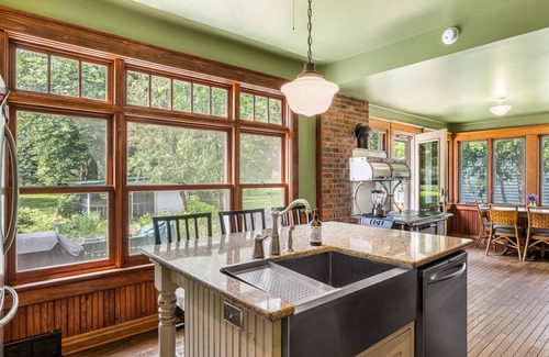 Green Lake Casa | 4 Bedroom Fordham House