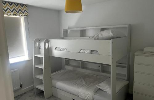 Horley Casa | 4 Bedroom home with study space