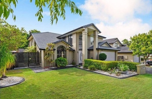 Brookwater Casa | 4-bedroom house @ Brookwater