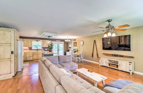 Higden Casa | 4-bedroom house in peaceful Higden minutes from the lake