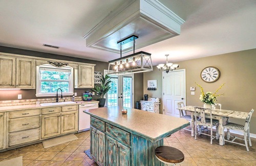 Higden Casa | 4-bedroom house in peaceful Higden minutes from the lake