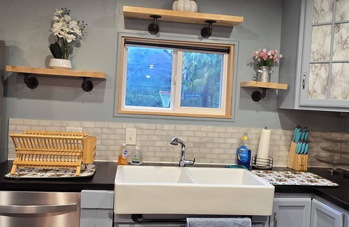 West Newton Casa | 4-bedroom house in enchanting Indianapolis with WiFi, AC