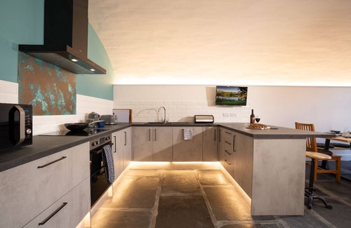 Waterhead Casa | 4 Bedroom Waterhead Range Cottage by LetMeStay