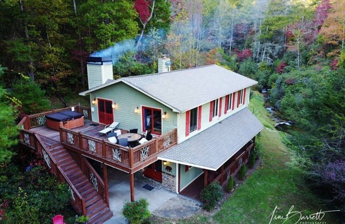 Lakemont Cabina | 4 habitaciones + Den w / Queen Sleeper - 2. 5 baños - (para 12) y 2 pisos Casa del barco