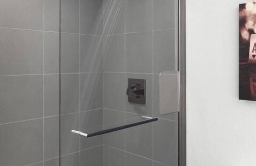 Downtown Las Vegas Hotel | 4 Deluxe Two Queen Rooms at The D Las Vegas