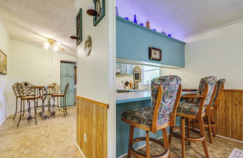 Lebanon Cabaña | 4 Mi to Bennett Spring SP: Dog-friendly Home!