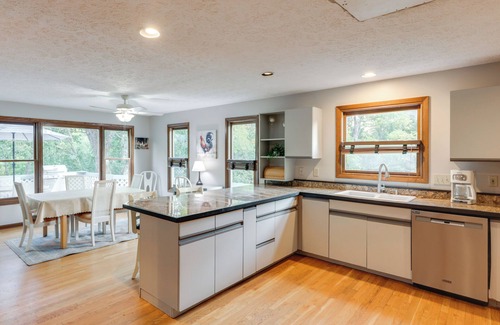 Loveland Casa | 4 Mi to Dtwn Loveland: Private Retreat w/ Decks