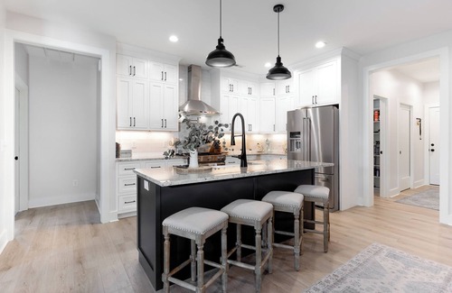 Aberdeen Casa | 4 Miles to NO. 2! Large private home with Guitar Shaped Pool!