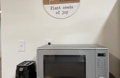 Cherokee Casa | 4 min 2 Casino, Romantic Getaway, Soaking Tub, 2 King Beds, Near Polar Express