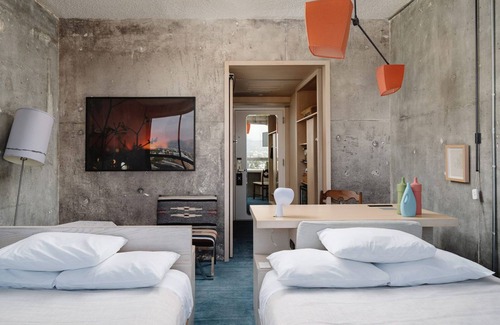 Wilshire Center Hotel | 4 Pet-Friendly Units, Family Fun, Comfortable Getaway Near LA's Landmarks, Pool!