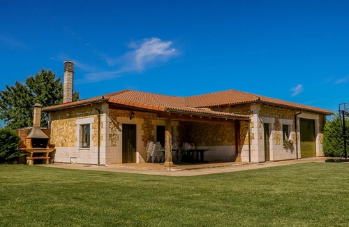 Sasamon Cabaña | Casas rural de 4* con jardín y todas comodidades