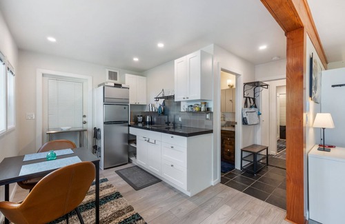 Denman Island Complejo | 4-Season Getaway | Oceanfront Nordic Spa | Oceanview Ensuite Rooms