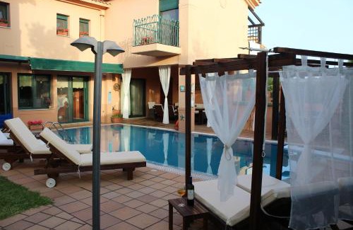 Trikala Villa | 4-seasons pool villa near Meteora