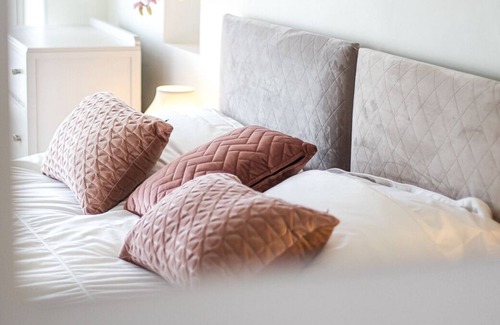 Cregneish Cabaña | 4 Star Gold Beachfront | Dog friendly | Garden | Sleeps 6