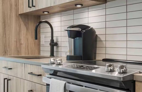 Navy Yard Hotel | 4 Unit DC Getaway | Perfect for Family | Close to Iconic Landmarks & Attractions