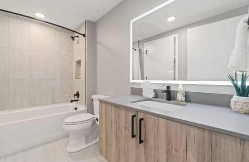 Navy Yard Hotel | 4 Unit DC Getaway | Perfect for Family | Close to Iconic Landmarks & Attractions