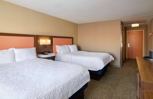 Smithfield Hotel | 4 Units | Free Parking & Breakfast – Walk to Bryant, 10 Min to Twin River