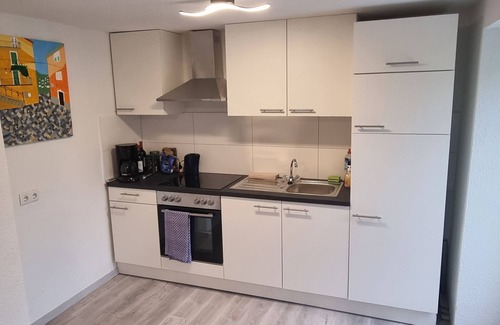 Euren Apartamento | 40 qm Wohnung mit Wintergarten / Gewölbekeller und Garten