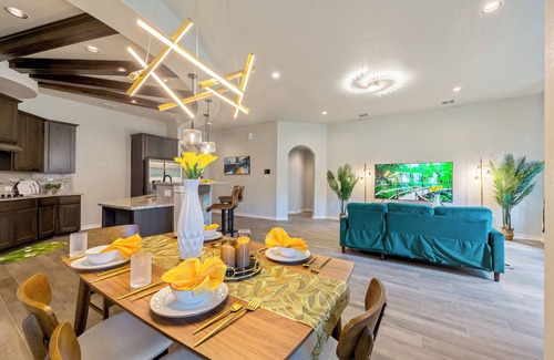 Medina Valley Casa | 4722 Modern Comforts in San Antonio