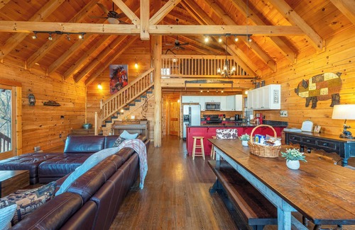 Marshall Cabina | 48 Acres~Fire Pit~Game Room~Near Asheville