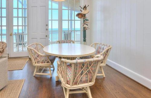 Oak Island Casa | 4819 W Beach Drive