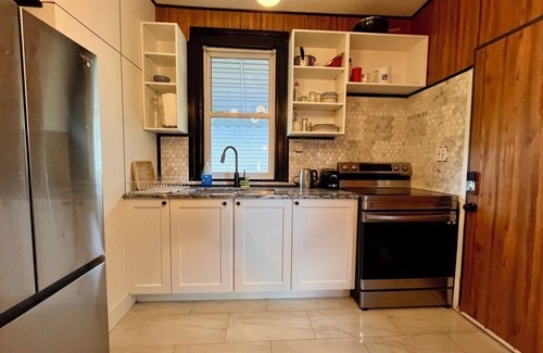 Bridgeview Casa | 4B/1BA Cozy Eclectic House