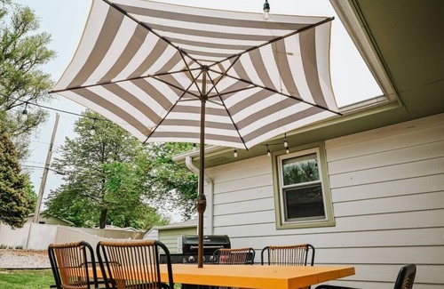 Lincoln Casa | 4bd 2b 9 guests | Great Backyard | Ping Pong Table