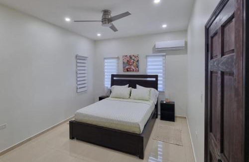 Philipsburg Apartamento | 4Bed Condo - Sleeps 8 - Pool Bbq Views Parking