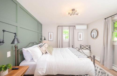 Green Bay Casa | 4BR 2BA Dog Friendly 3 Kings Walk to Lambeau