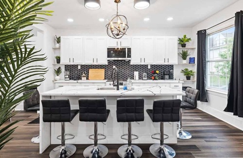 Mount Washington Casa | 4BR 4BA Urban Oasis in Mt Washington