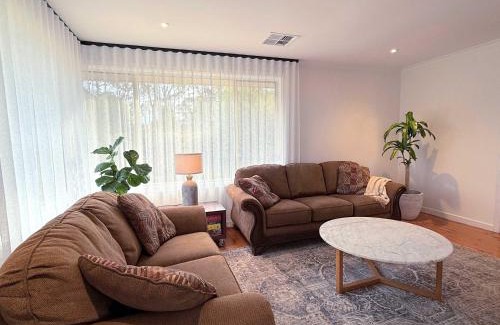 Clarendon Casa | 4BR Retreat Near McLaren Vale Wineries Adelaide