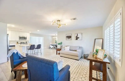 Papago Parkway Casa | 4BR Sun-Soaked Refuge ~ Near Old Town & Golf