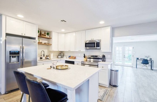 Papago Parkway Casa | 4BR Sun-Soaked Refuge ~ Near Old Town & Golf