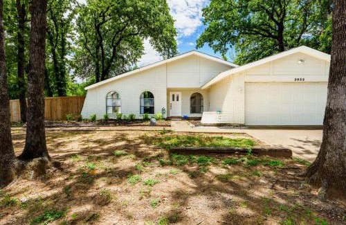 Bedford Casa | 4brping Pong2500 Sq Ft