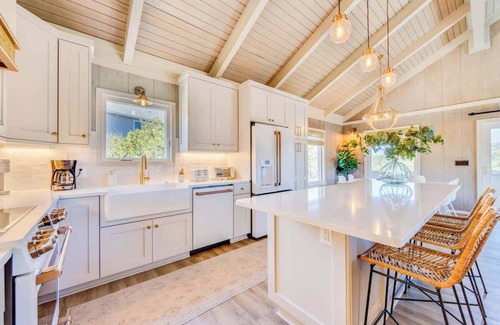 Duck Cabaña | Bella Vista Beach Cottage~4Min Walk to Beach!