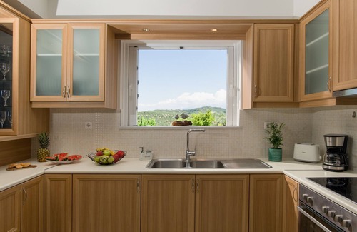 Darmarochori Villa | Propiedad de 5 bd, cómoda, vista increíble, piscina