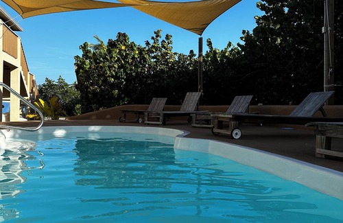 West End Villa | Tropical Beach Paradise W / Pool - Beach Cabana, Servicios disponibles