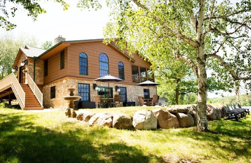 South Haven Casa | 5 bed, 2 bath Lake Home, Sauna, screen porch, 2 kayaks, patio, otter island.