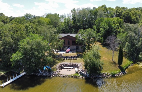 South Haven Casa | 5 bed, 2 bath Lake Home, Sauna, screen porch, 2 kayaks, patio, otter island.