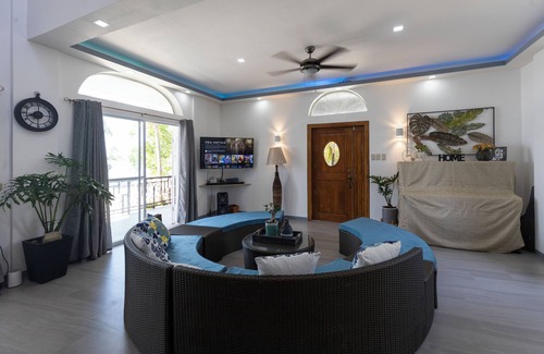 Calatagan Complejo | 5-Bedroom Beachfront Mansion in Calatagan with Outdoor Pool