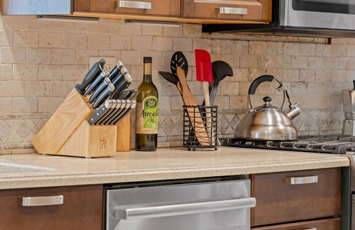 Bonita Otro | 5-Bedroom Farmhouse near Country Club